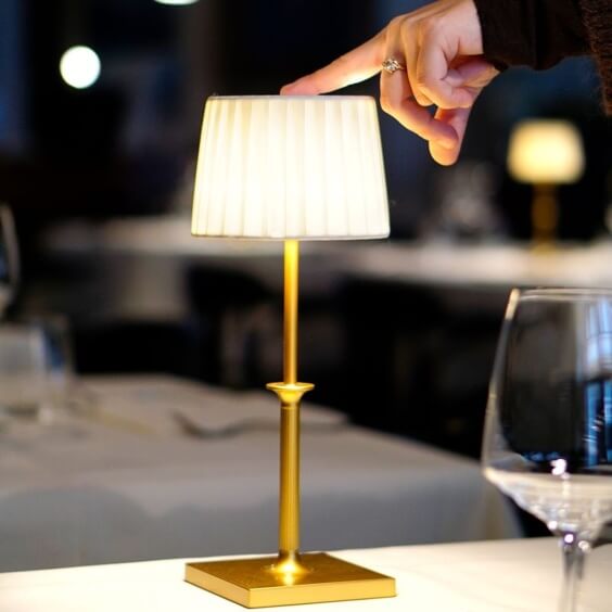 Poldina Classic Pro Lampada ricaricabile da tavolo Zafferano - Agof Store